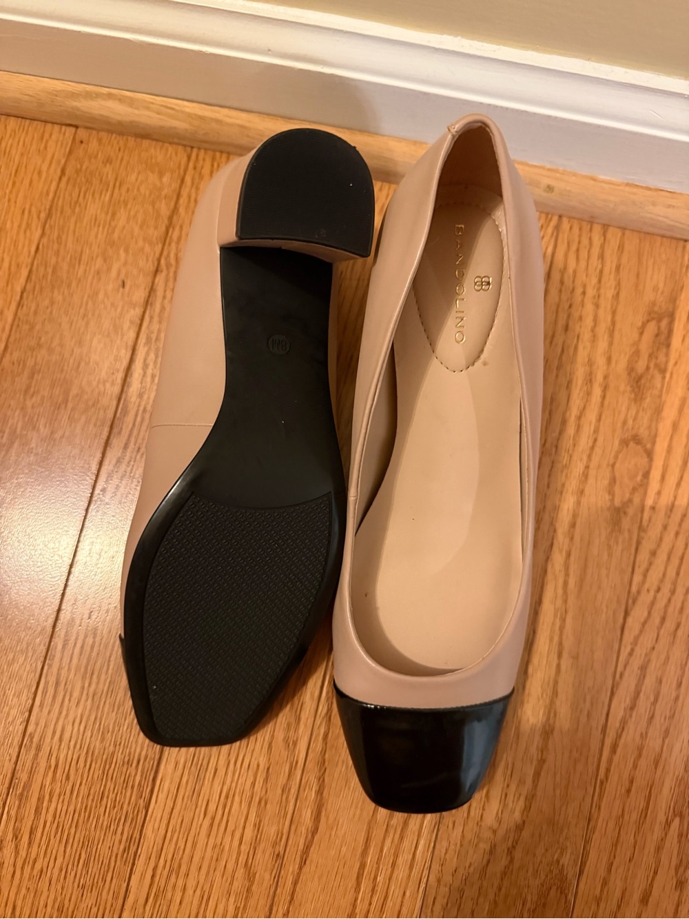 Bandolino Candy Classic Two-Tone Beige and Black Block Heel Pumps NWOT - Picture 3 of 4